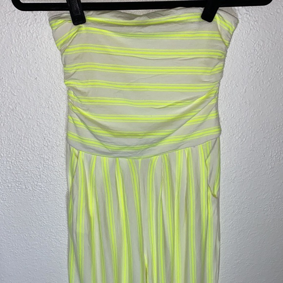 Heart & Hips Striped Strapless Jumpsuit/Romper. Size:Small White/Yel… - Picture 2 of 8